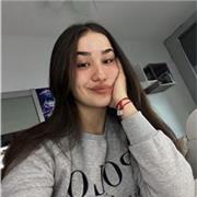 chica joven española que da clases particulares a niños de cualquier edad!